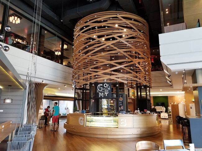 夫は何回かコーヒーを購入してました。