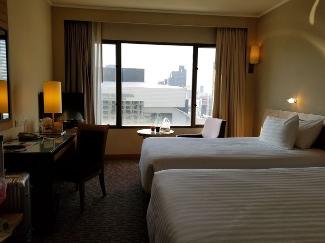 この写真はチェックインしてからの物です。<br /><br />スタンダードな広さ。