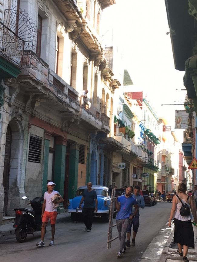 こんな下町っぽいところでも、ときどきCASAがありました。