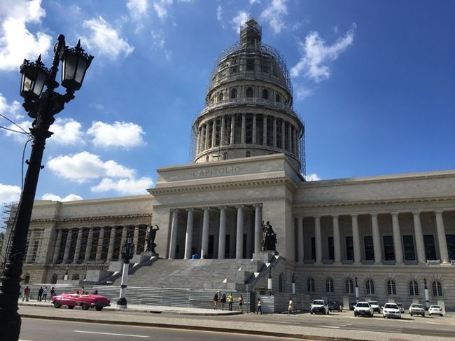歩いてカピトリオまで。