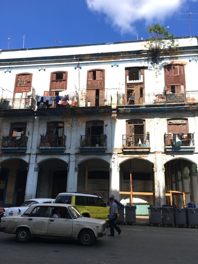 歩いているとちらっと見ることができる、人の暮らし。やっぱり面白い。