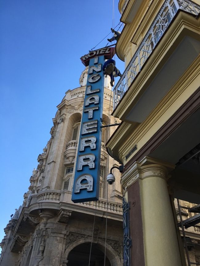 ホテルの壁の塗り替え作業をしていた。<br />すごーーい。