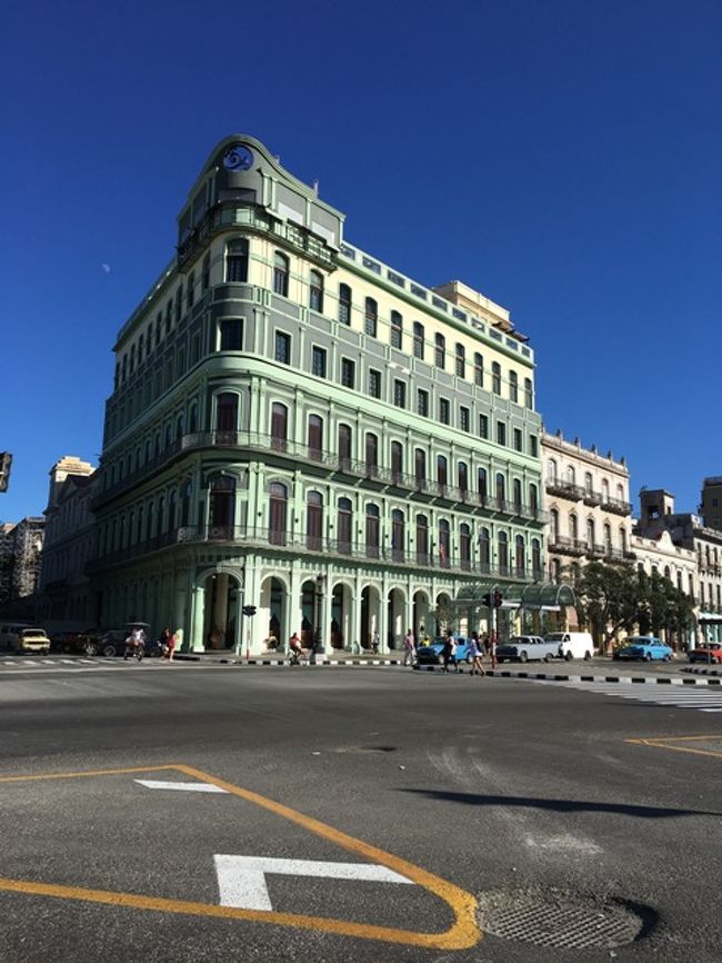 ホテル　サラトガ。<br />ここ、1泊８万円くらい？してた気がする…<br /><br />でも、さすが高級ホテル。素敵♪