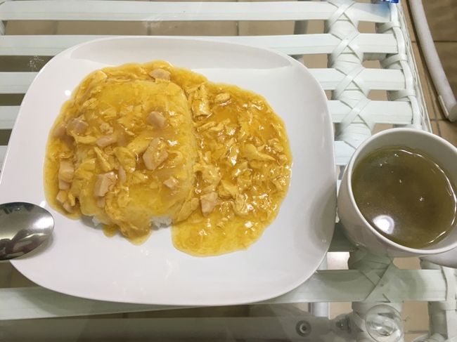 夕方からアパートでゆっくり。<br />そして、持参した親子丼＆味噌汁を。