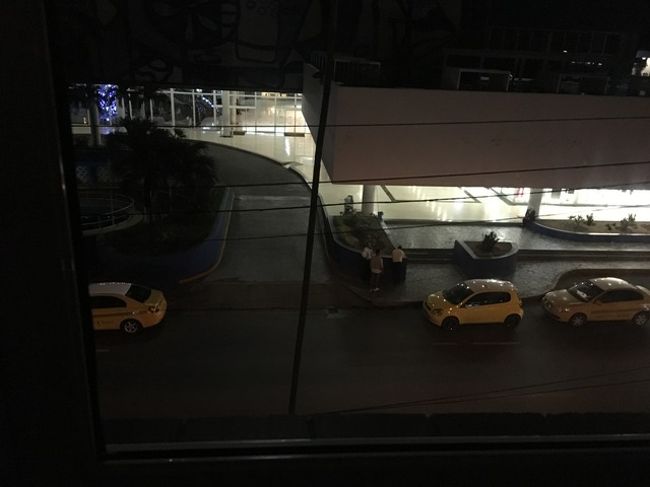 時差ぼけまっしぐらな私。<br /><br />夜中に起きて、帰国日のタクシーの事前調査。<br />ホテルハバナリブレまでには夜中の3時でも、3台のタクシーあり。<br />よし。なんとかなるな。<br /><br />これにて、4日目終了。<br />明日はビニャーレス1day tourです!!!