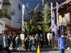 （８）福禄寿　＜小網神社＞（１３：０５）

最後の（三越からは最初）、小網神社は予想通り超大混雑。
小網神社は、「強運厄除け」の神社。「東京銭洗い弁天」としても知られている。。