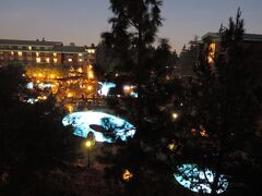 ディズニーズ グランド カリフォルニアン ホテル アンド スパに到着です。

We arrived at Disney's Grand Californian Hotel & Spa .

