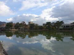 猿沢池を横目に徒歩約7分