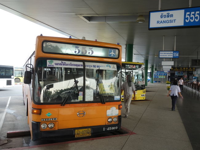 路線バスに乗り換えです　この番号覚えやすい！　フィーバーですな！！<br />このバスは始めは西へ西へと進み、途中からバンコクを北上します　東西に伸びるスティサン通りとの交差点で下車し、次のバス乗り換え