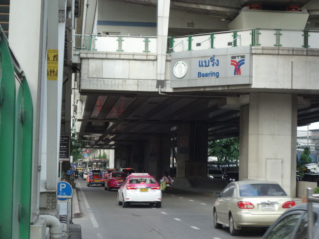 ＢＴＳスクムウィット線の終点ベアリング駅で下車　５１１番バスで、どんどん南に進みました
