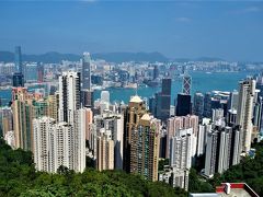 でもお互い譲り合って写真を撮っているので良い眺めを写すことができた。
あの高いビルが自分の下に見える。
香港へ行ったら見たかった風景なので満足。
