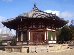 北円堂（歴史の教科書で見た無著・世親菩薩立像があり、春・夏に公開）