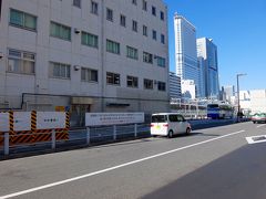 新宿駅JR高速バスターミナル
ここにあった高速バスターミナルは、2016年4月3日に営業を終了し「バスタ新宿」へ移りました。