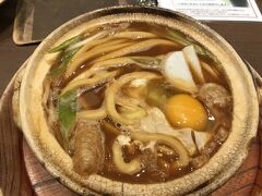 本日の〆は名古屋めしで。
名古屋駅のエスカで味噌煮込みうどん。