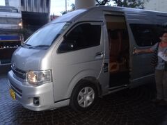 アユタヤに出発です
6時30分ホテルにピックアップ