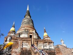 【ワット ヤイ チャイ モンコン 】
バーンパイン宮殿から車で25分程です
これぞアユタヤ寺院と言う建物です