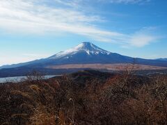 石割神社からさらに上に登ると石割山の山頂。山頂は開けていて富士山と日本アルプスが見えます。絶景！！