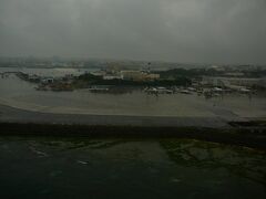 沖縄は小雨、那覇には何回も来ていますが・・初めて北側から着陸をしました