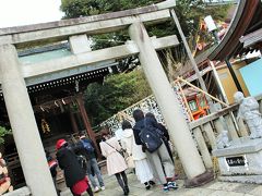 今までに何度も何度も八坂神社に訪れたことあるけれど、、、
学生の頃は、八坂神社内の料理屋さんでアルバイトをしていたけれど、因幡の白兎がいるなんて知らなかったぁ～♪

大国主社というお社。縁結びの神様です♪