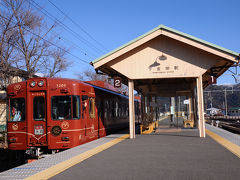 見学していると、ホームには『富士登山電車』が入って来た。
隣国の方々に人気のスポットがあるこの駅。
たくさんの外国人観光客が降りて来た。