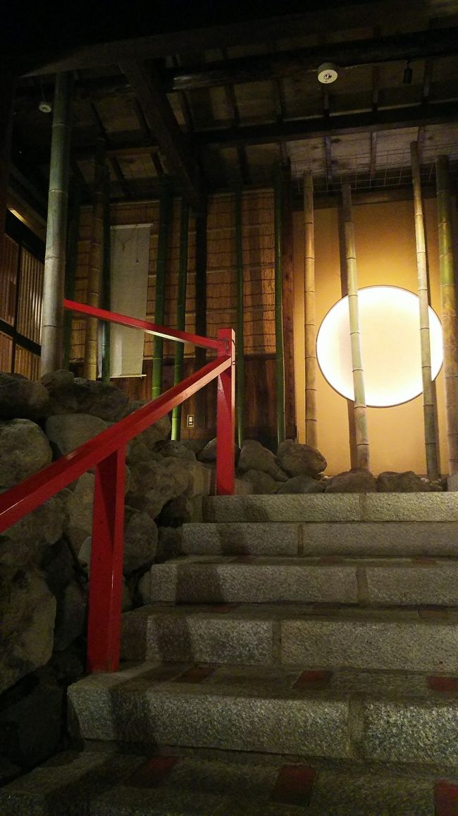 夕食会場の入口。かぐや姫を連想するのは、私だけかなぁ。