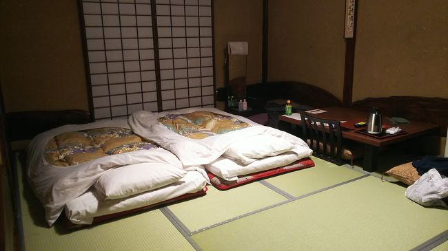 へやに戻ると、布団が準備されてました。