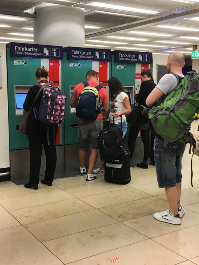 券売機でチケットを購入。<br />4.8ユーロ