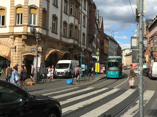 おおう。トラムのカラーがかわいい♪