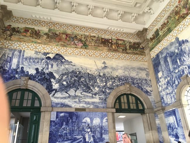 そして、サンベント駅に。<br /><br />観光客と駅利用客が二分している感じかな。本当に、素敵な駅。