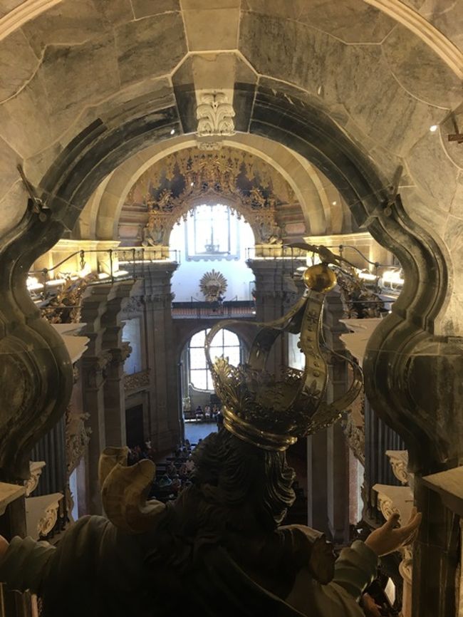 ガラス越しに、イエス様を見て…