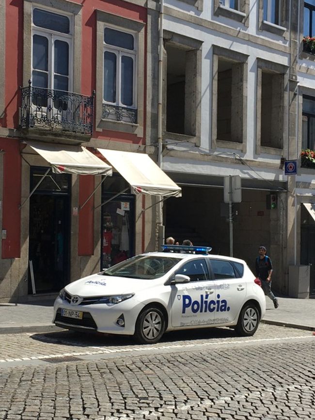 その方と分かれて、街歩き再開。<br /><br />パトカーがトヨタ車!!!