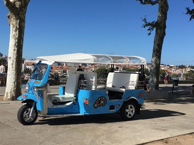 そのままノッサ・セニョーラ・ピラール修道院へ。<br />こんなトゥクトゥクも。