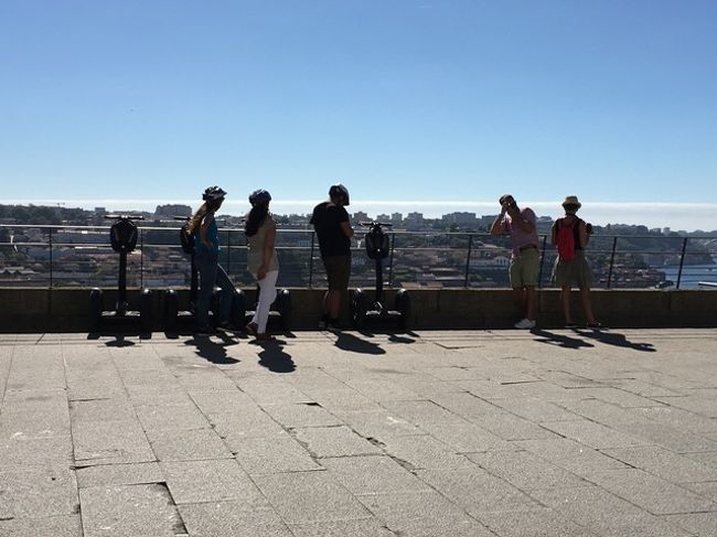 こんなセグウェイツアーもあるみたい。