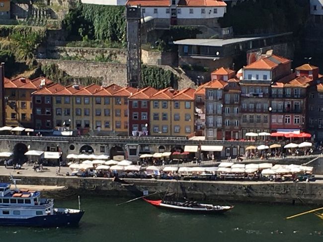 ロープウェイ乗り場を目指して…