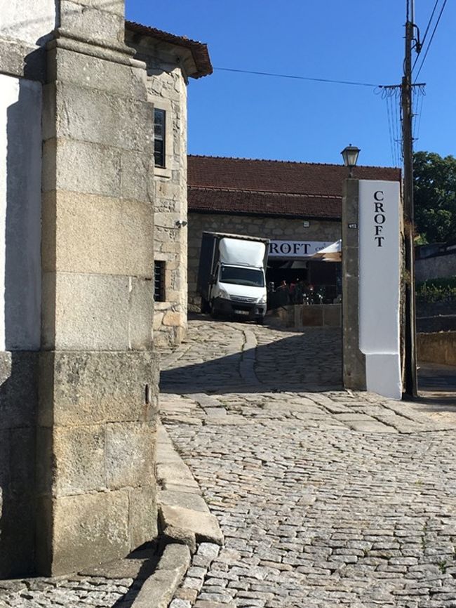 途中、警備員のおじさんに聞きながらたどり着いたー!!!<br /><br /><br />…チーン。<br />もう閉館時間だったらしく、そのままバスでアパート近辺まで戻ることに。