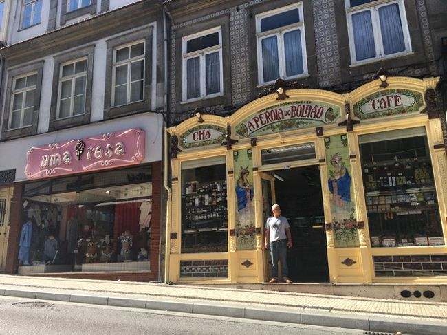 坂道を上がり…