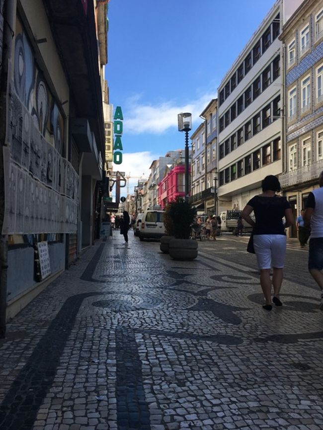 カフェマジェスティックを横目に通ったりして…