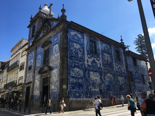 アルマス礼拝堂かな。至るところにアズレージョ。THE　ポルトですね!!!