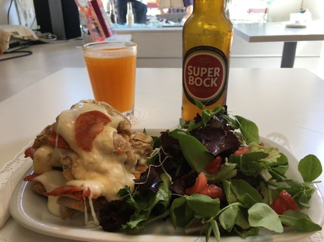 トリップアドバイザーで目をつけていた「Dama　pe de Cabra」サービス精神も豊富で、英語の苦手な１人旅のアジア人にも親切でした。料理も、おいしかった。<br /> 