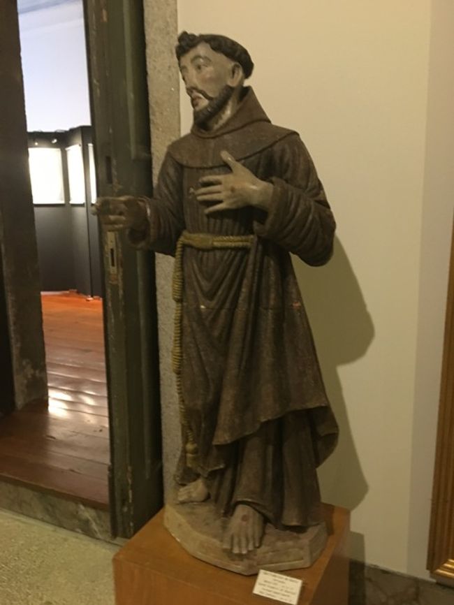 ザビエルっぽい。うーん、つまり、この時代の聖職者の定番スタイルがこれ！？