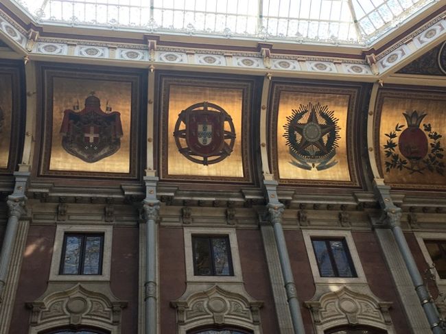 紋章がいっぱい。