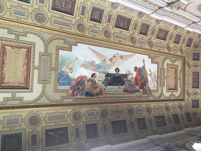 天井の絵画です。<br />農業やらなんちゃらやらの女神を描いて…いたのか!?（半年後くらいに書いてる旅行記のため、記憶がかなりあいまいで、すみません…）