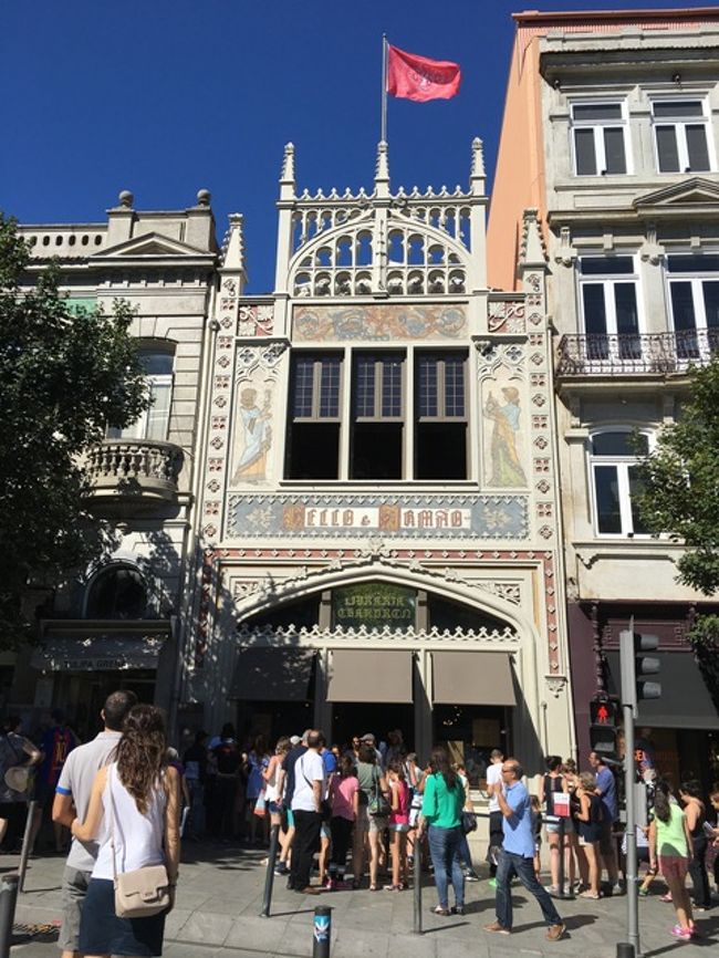 店外はこんな感じです。なんだか、かわいらしい♪