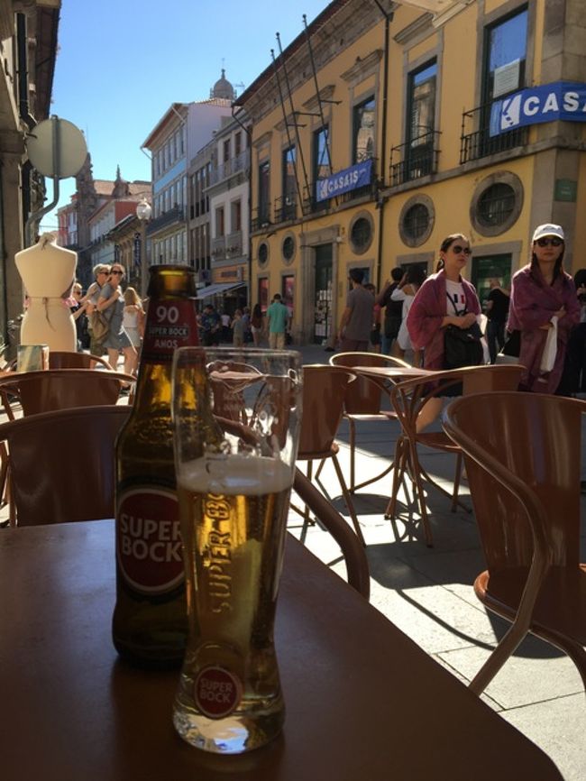 「Mercearia　das flores」で、ディナーと思っていたものの、<br />サラダがないとのことで、ビールのみ。 