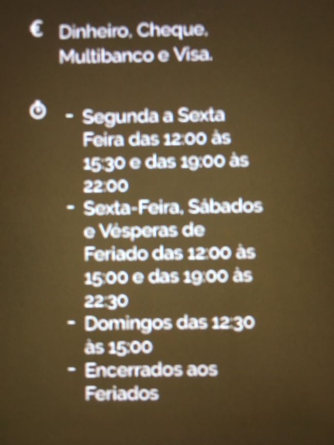 ふむふむ…この前行って気に入ったレストランの営業時間をチェック。