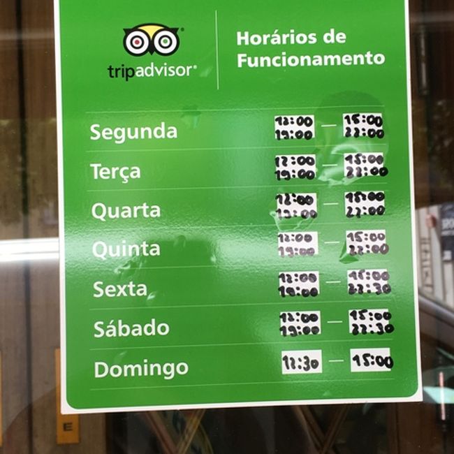 ん？やってない…<br />今日は日曜日、あぁ！12：30からなのに、12：00目指して来ちゃった。もう待つのも面倒だし、進みます。