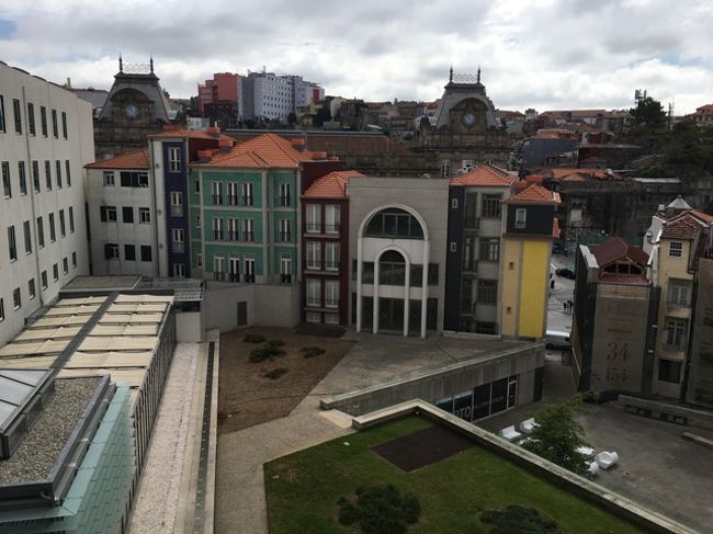 アパートを出るに際して、寂しくなる…立地もよくていい部屋だったな。ちょっぴりセンチメンタルな気分で、カードキーをテーブルに置いて出ます。