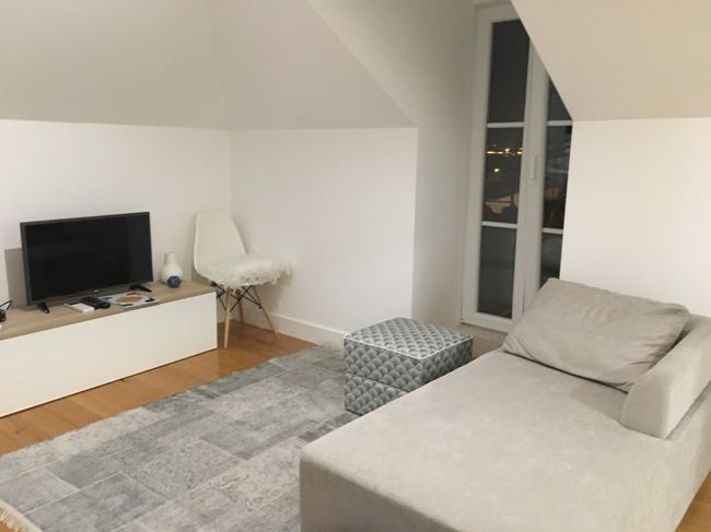 リビング。写真で見ていて想像していた感じより狭かったけど、2人には十分。