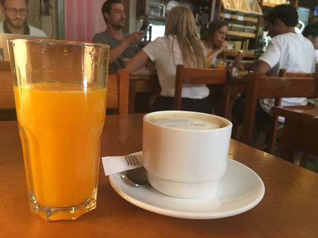 カフェオレ、オレンジジュース