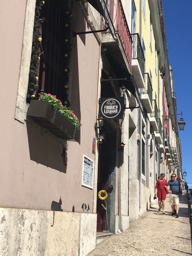 帰りに持ち帰り用にもう1個クロワッサンを購入で、9.05ユーロ。